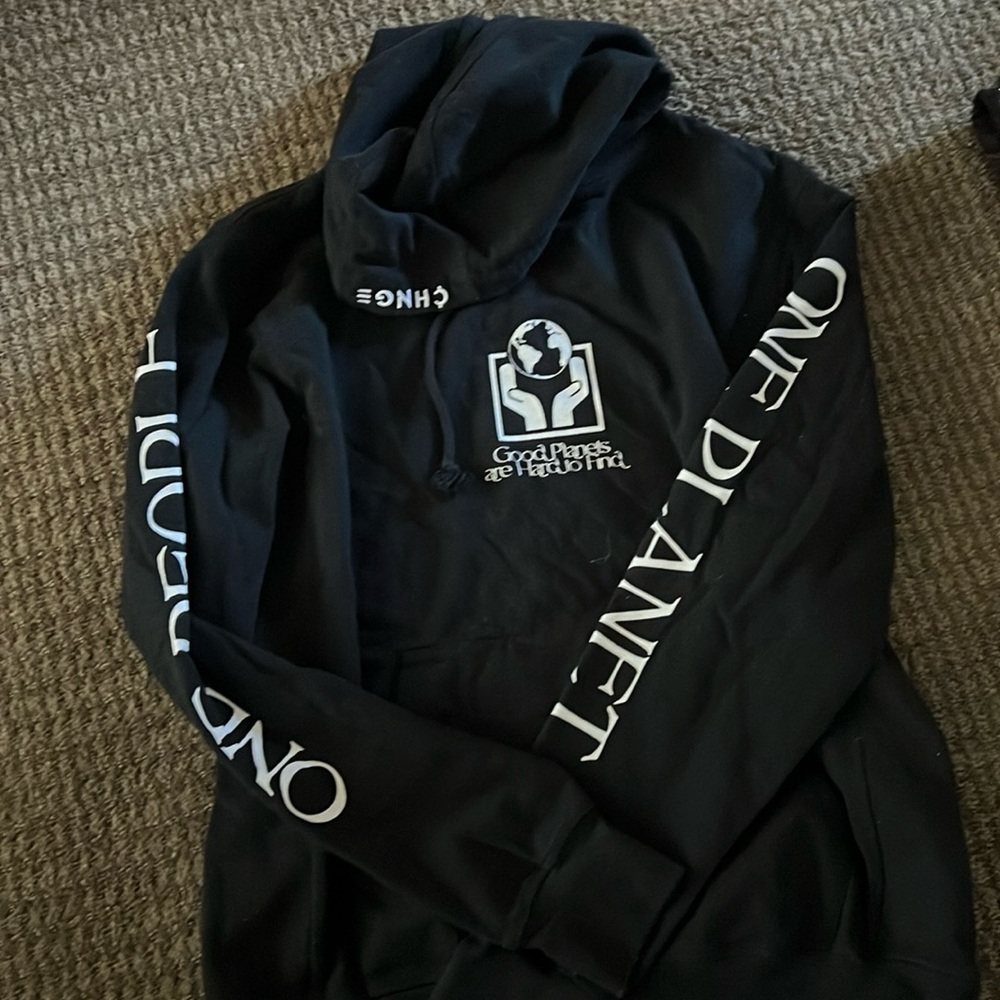 Large black CHNG sweatshirt